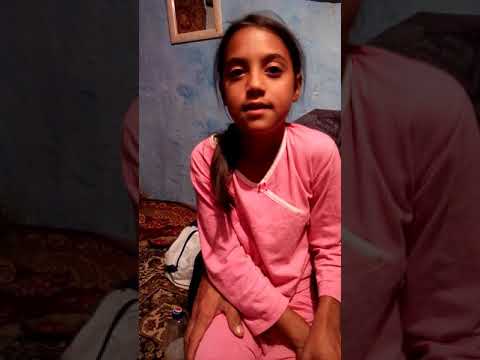 *POSLUSAJ TE RAZBIJA KAKO PEVA*