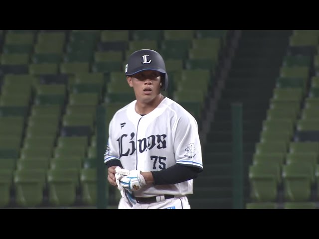 [Juego de la Granja] Koichi Okumura de Los Lions conecta un doblete al jardín central izquierdo! 23 de agosto de 2025, Saitama Seibu Lions vs. Tokio Yakult Swallows