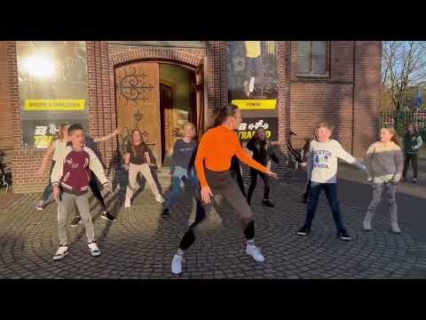 Dansen met juf Eline - ZiggZagg kinderen voor kinderen (Koningsspelen 2023)