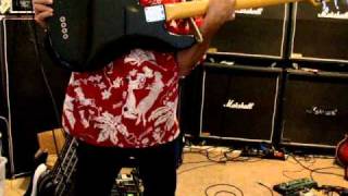 Video thumbnail for 1998 Fender USA Deluxe Precision Bass w Active demo by IplayMusic2