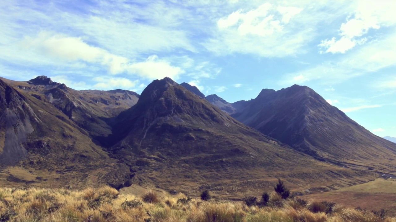 Discover the bird-eye vistas of Mavora Lakes.