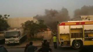 preview picture of video 'Fire at warehouse in Rashidiya, Dubai'