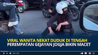 Download lagu Viral Wanita Nekat Duduk di Tengah Perempatan Gejayan Jogja Bikin Macet, Diduga Tantrum Putus Cinta mp3