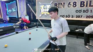 다낭 당구장에서 당구치는 학생들