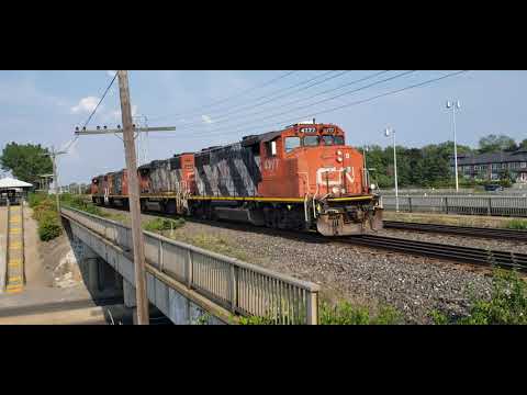 TRAINS Four CN GP40-2W Run Light at St Charles Blvd Bridge