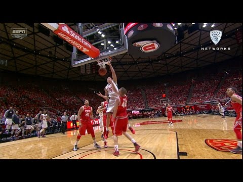Highlight: Arizona's Kaleb Tarczewski throws down left-hand jam