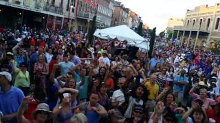 World's biggest "do it for the vine"