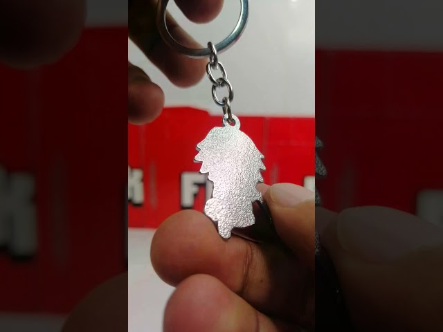 Vídeo relacionado con Liekadijiae 2 Piezas Conjunto de Llaveros de Billetera Anime