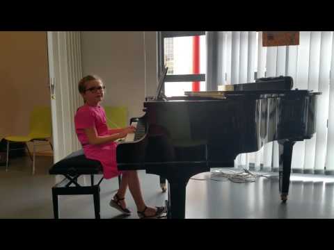 Dame Lune by Clémence