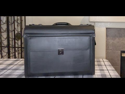 Alpine Swiss Rolling 17" Laptop Briefcase Review: The Ultimate Lawyer's Companion on Wheels