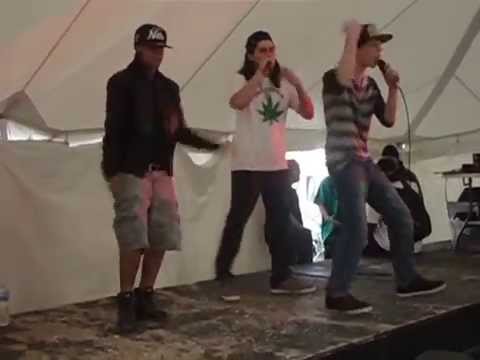 Young Dizzy, Kiito, and Stakkx on stage
