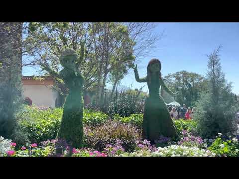 Epcot - Anna and Elsa Topiary Display - 3/2/2022 - 4k