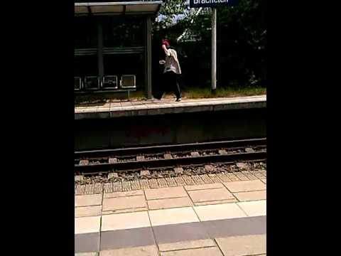 Tür auf extensiv brachelen Bahnhof