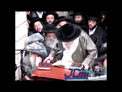 Toldos Aharon Says A Hesped At His Rebbetzen's Levaya   Adar I 5782