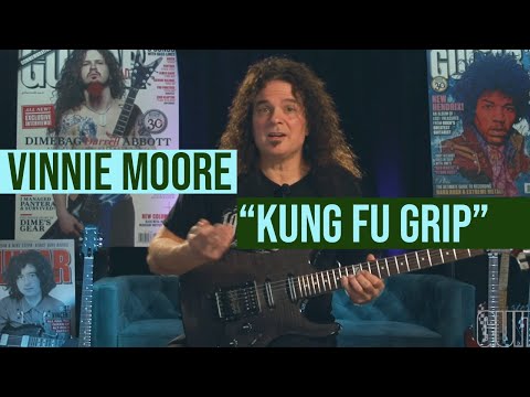 Vinnie Moore - “Kung Fu Grip” lesson