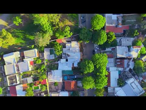 Video de YouTube - Venta de Casa en Aires Puros al frente con garaje doble, barbacoa y azotea Apta banco