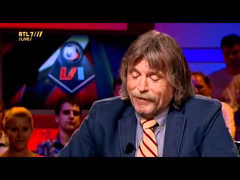VI 05-08-11 - Johan Derksen liet Kees Jansma bewust even zweten na striptent anekdote