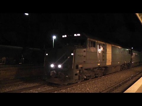 DL 48 leading CM3 Junee Diesel Freight Trains - Boxes and Intermodal Australian Trains