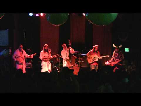 03 greenskybluegrass 2010-10-29 Into The Rafters