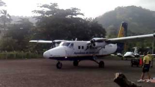 preview picture of video 'plane landing in Capurganá, Colombia'