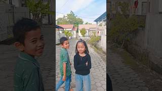 Download lagu uh who's pretending to be handsome #shorts #ahmalesha mp3