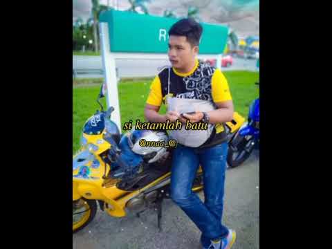 #empat dara duduk tepi sungai.