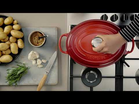 Le Creuset „Signature“ ovalus troškintuvas, 29 cm, juodas video