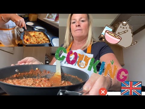Mi suegra se apodera de mi canal y cocina lasaña|mymother-in-lawtakes over mychannel & cooks lasagna