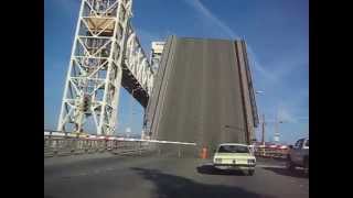 preview picture of video 'Fruitvale Draw Bridge in Alameda, CA'