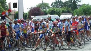 preview picture of video 'UFOLEP 79 Course Cycliste Airvault 6-06-10_0001.wmv'