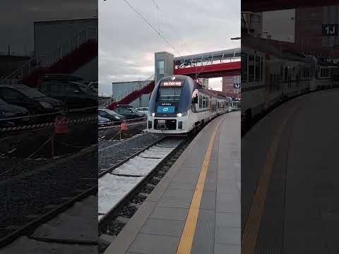 Odjezd dvou Pardubických regiofoxu 847 016-3 a 847 013-0 do stanice Havlíčkův Brod dne 25.1.2025