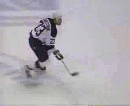 1998-99 Round 1/Game 7: Dave Andreychuk Goal