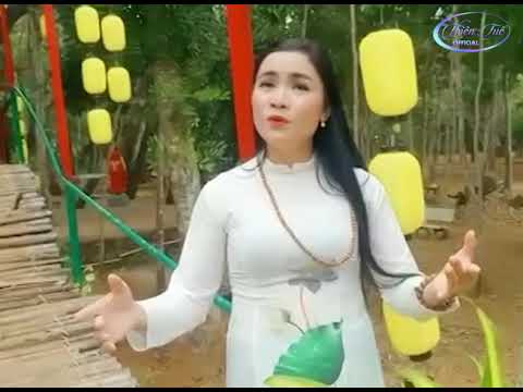 Thể hiện bởi Huỳnh Trang