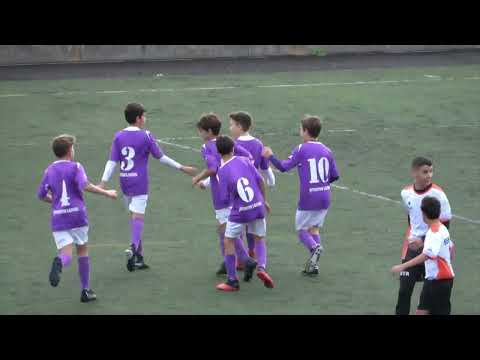 Alberto: Falta directa por encima de la barrera y entra por la escuadra izquierda del portero