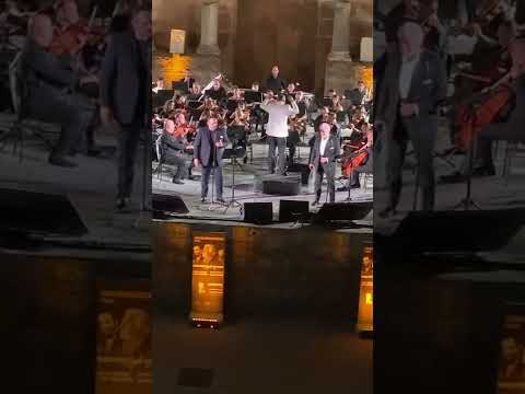 A cat accompanied Placido Domingo and Murat Karahan in Aspendos concert.
