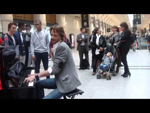 Gaillard en Happening pour Street Piano 2013
