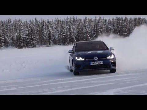 How to drift on snow and ice with Volkswagen Experience Chief Instructor on Golf R - Autogefühl Video