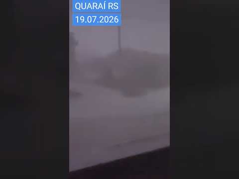 Temporal forte em Quaraí no RS durante manhã de domingo