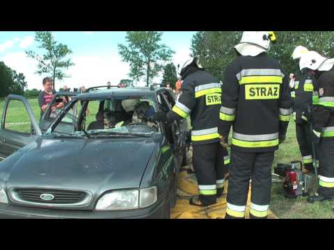 Pokaz ratowniczy - Festyn z okazji Dnia Dziecka - Wabienice 2016 (3_3)