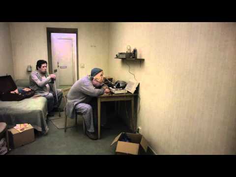 A Pigeon Sat on a Branch Reflecting on Existence / İnsanları Seyreden Güvercin - Fragman