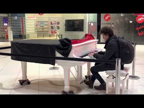 Piano Flashmob in closed shopping Wien Mitte – The Mall