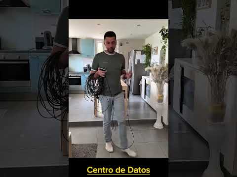 El cargador tiene el cable más largo de esta casa #shortsvideo
