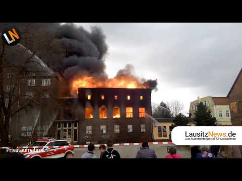 Weißwasser - Ehemaliges Kulturhaus steht in Flammen