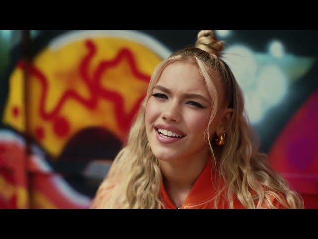 Video zu 'Walk Over' ansehen