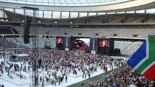 Jonny Clegg&#39;s &quot;Asimbonanga&quot; tribute song at the &quot;Nelson Mandela: A life celebrated&quot; concert
