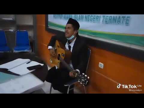 Viral selesai Ujian Seminar M Rizal Abjan Mahasiswa IAIN Ternate ini menghibur Para dosen nya