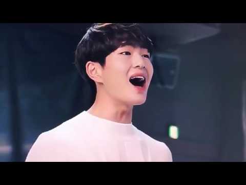 SHINEE'S ONEW HITTING HIGH NOTE | WINTER WONDERLAND