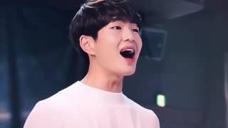 SHINEE&#39;S ONEW HITTING HIGH NOTE | WINTER WONDERLAND