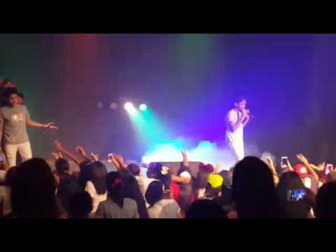 Viendo a keven y hensy en la pijamada de kanquimania