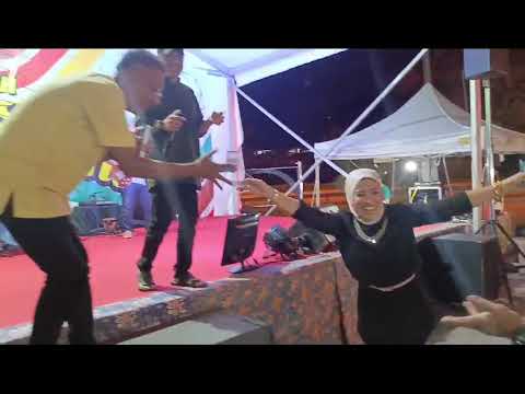 Salam Kasihku Cover By Fadzil Kilauan Emas,Dinamik & Flowers Band di Pasar Saloma Sungai Buloh